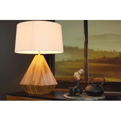 Estila Designová masivní stolní lampa Gemma s hnědou teakovou podstavou diamantového tvaru a bílým stínítkem 62 cm