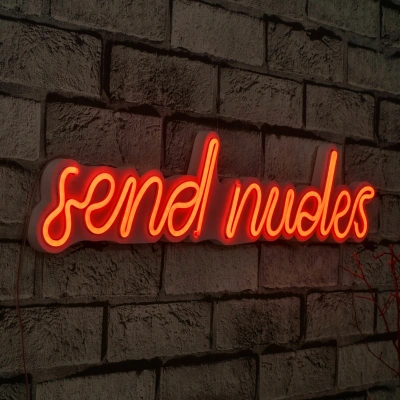 Nástěnná LED dekorace SEND NUDES červený nápis